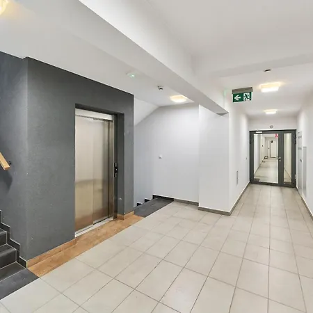 Rozy Wiatrow With Underground Garage By Renters * Breslau
