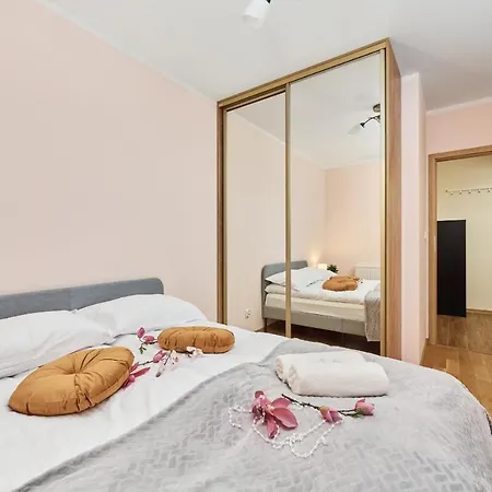 Rozy Wiatrow With Underground Garage By Renters * Breslau