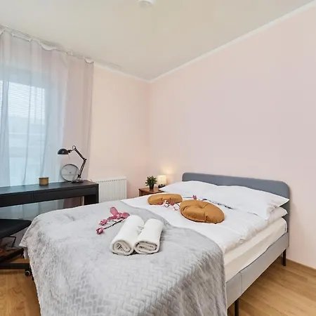 Апартаменты Rozy Wiatrow With Underground Garage By Renters Вроцлав