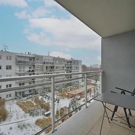 Апартаменты Rozy Wiatrow With Underground Garage By Renters Вроцлав