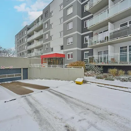 Апартаменты Rozy Wiatrow With Underground Garage By Renters Вроцлав