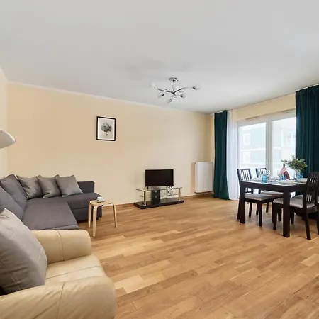 Rozy Wiatrow With Underground Garage By Renters Appartement Wrocław
