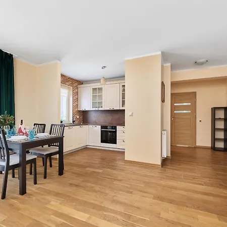 Апартаменты Rozy Wiatrow With Underground Garage By Renters